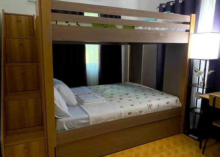 Accommodatie bij particulieren Bunkbed For 3 Guests *